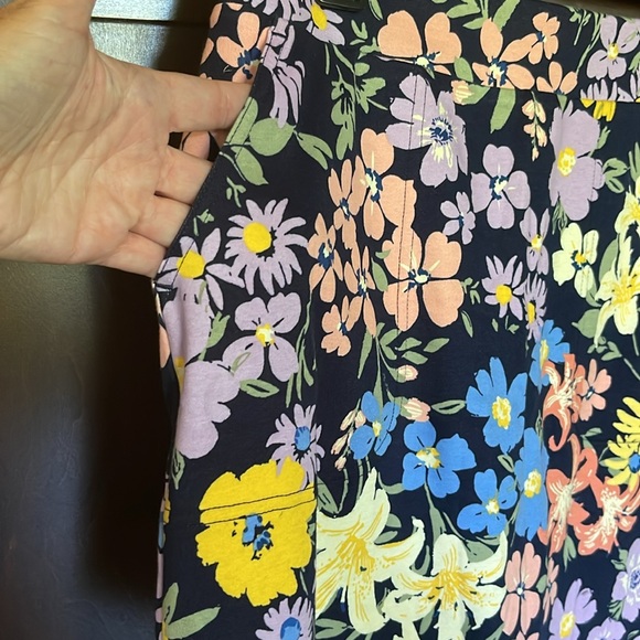 NW/OT Floral skirt with shorts underneath. Size small. - Picture 3 of 7